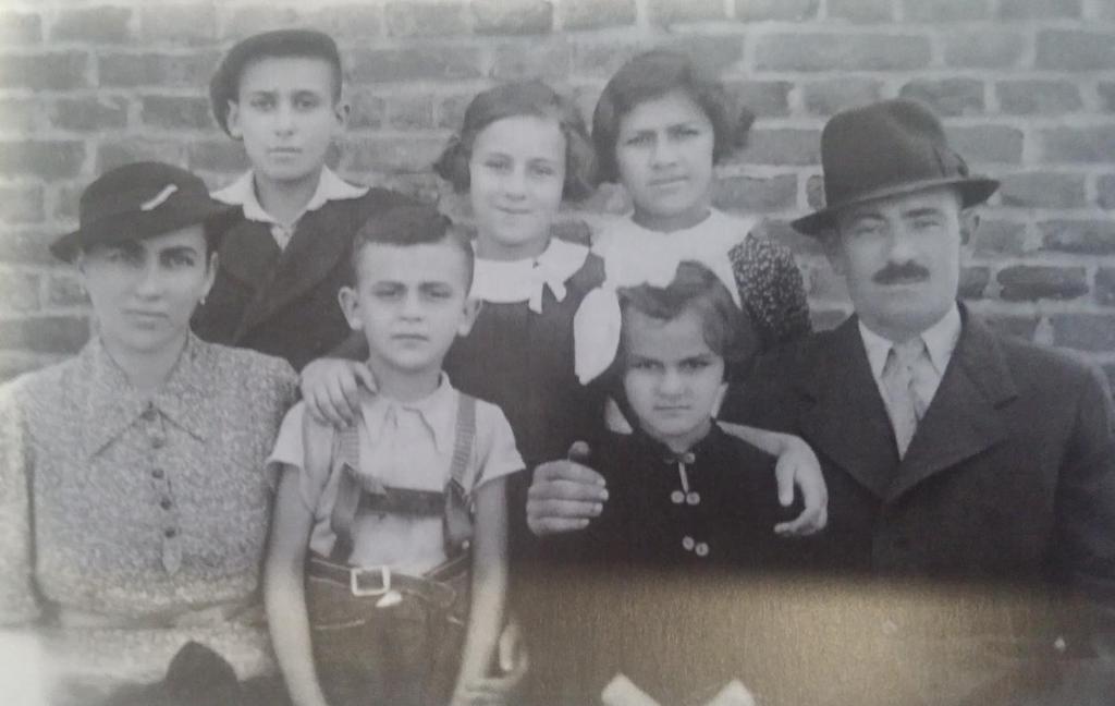 A Weisz család Kárpátalján élő zsidó család volt. Miután Magyarország a III.