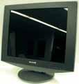 Rájöttek a gyártók is, hogy a kisebb helyet igénylő, barátságosabb LCD-s technológia sokkal vonzóbb a PC-s felhasználók körében, és ezért alaposan rágyúrtak a belső tartalomra is.