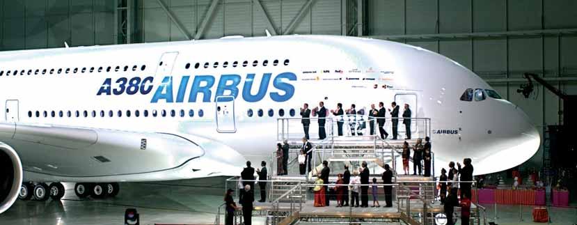 Boeing-747 nagy vetélytársa, az A380 SuperJumbo. 550 utast képes szállítani úgy, hogy a törzs teljes hosszában kétemeletes.