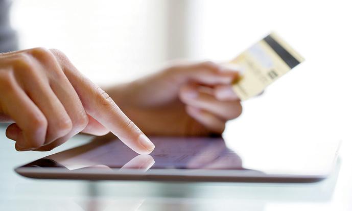 32 BANKARSTVO Internet bankarstvo Banka Ukupno korisnika Pravne osobe Fizičke osobe Obrtnici 2016. 2017. 2016. 2017. 2016. 2017. 2016. 2017. Addiko Bank 65.887 58.874 8.094 6.870 46.183 41.618 11.
