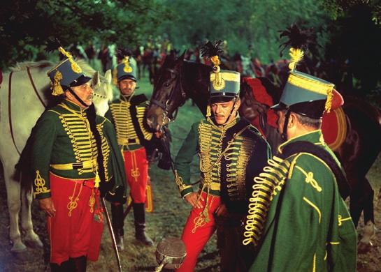 A regény, régies nyelvezete ellenére, magával ragadó, sodró lendületű.