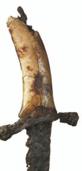 A szablya pengéjének hossza 60 70 cm, szélessége 2,3 3,2 cm között változott, a fokélt 15 25 cm hosszúságban képezték ki.