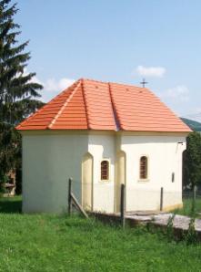 2006 a zvon darovala partnerská obec. Druhá pamätná tabuľa MILLENNIUM z 27.5.2000 je na obecnom úrade.