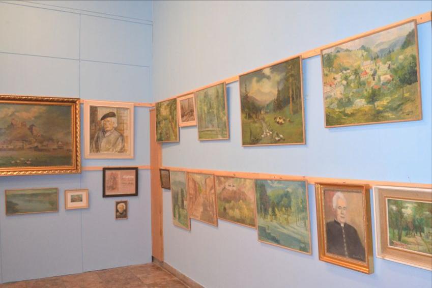 Publikáciu pod názvom (Fulek) Püspöki képek 1918-ig vydala obecná samospráva v roku 1996, autorom je Szomszéd András a lektorovala ju Mária Adamová.