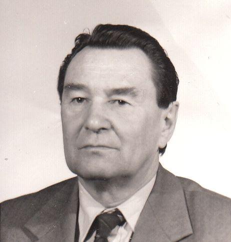 1991. V r. 1971 sa na jeho prednášky zapísalo až 21 riadnych študentov. Prednášal predmety: sumérsky jazyk a klinové písmo, dejiny mezopotámskych kultúr, cirkvi v Mezopotámii. V r. 1972 založil kultúrnohistorický štvrťročník Ősi gyökér (Pradávne korene), ktorému bol do r.