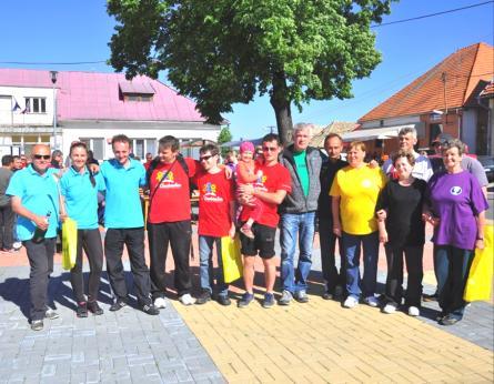DSS ZUŠ Heľpa DSS Slniečko Detva ĽH Čardáš Hrušov V sobotu 10. mája 2014 ich bolo neúrekom: Majstrovstvá Novohradu vo varení a jedení bryndzový halušiek sa konali v Poltári.