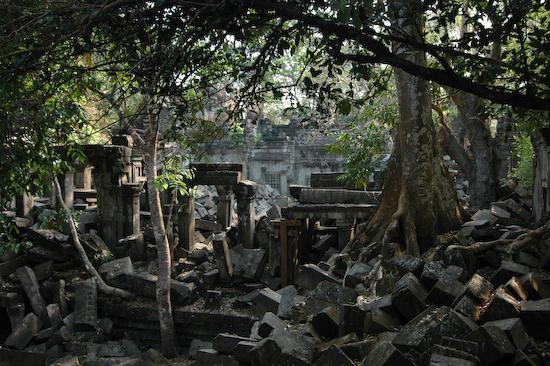 25. nap: Siem Reap a Kulen hegy : B/L/ szállás: Siem Reap) Siem Reapból indulva egy bő 150km-es, egész napos túrát teszünk a Kulen hegyre. A várostól kb. 1,5 órás autózással jutunk el a hegyhez.