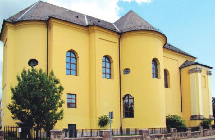 is. Fotó: Ágoston Ottóné A szépen tagolt épület tömege, impozáns formája