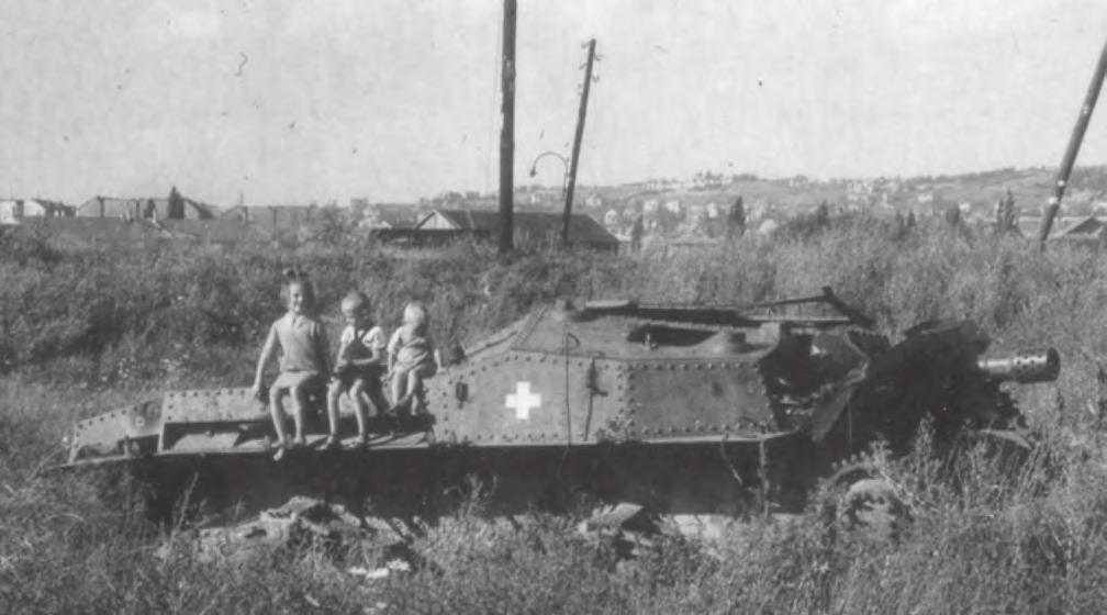 Haditechnika-történet 25. ábra. Az 1/3. üteg kilőtt Zrínyi rohamtarackja Albertfalván szítették, vagy elhagyták. Az őrségnek tilos volt beengedni az osztály szálláshelyeire nyilasokat, vagy németeket.