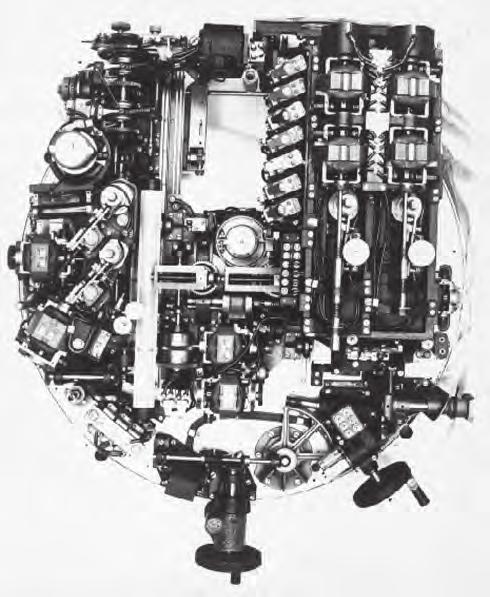 Haditechnika-történet 10. ábra. A 34/38M lőelemképző 11. ábra. A 34/38M automatikus Gamma Juhász lőelemképző egyik panelje 12. ábra. A 34/38M lőelemképző terepen felállítva jegyezték és vásárolták, majd másolták.
