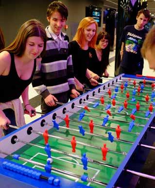 csocsóasztalok, beerpong és