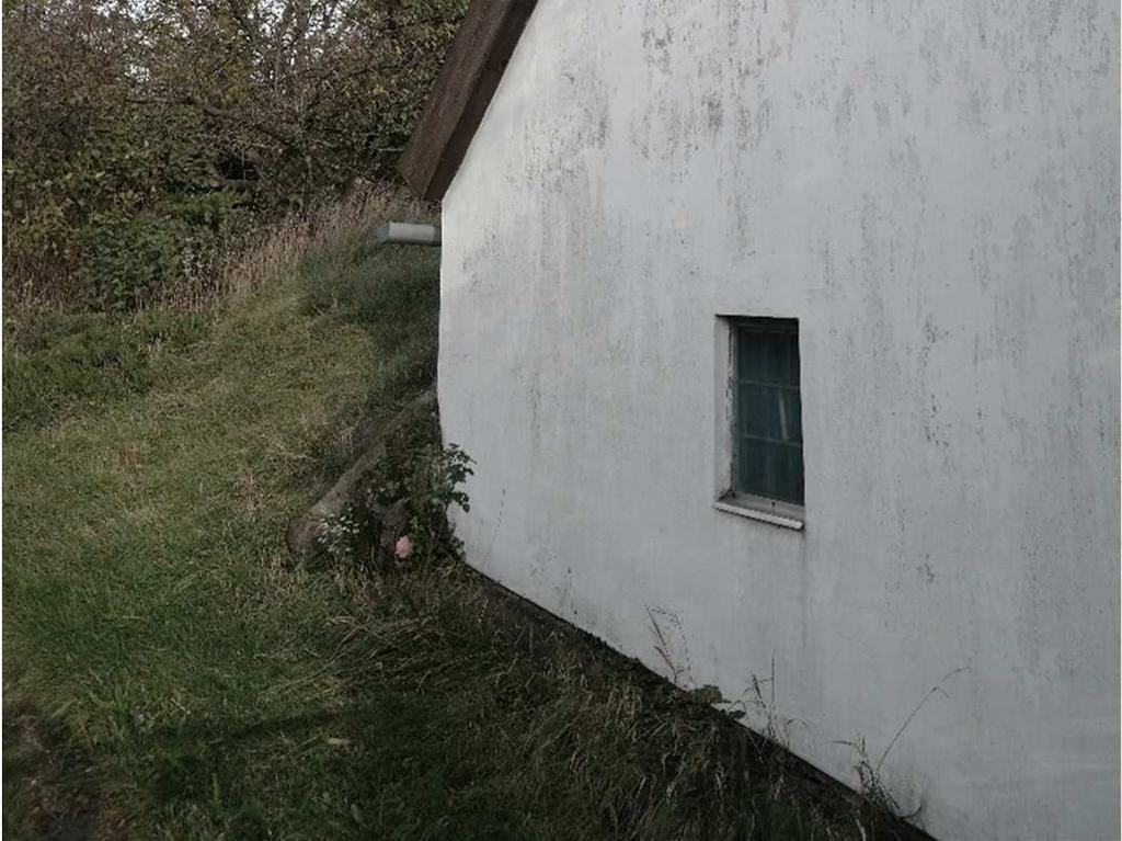elsősorban a szomszédokhoz, vagy az utcaképhez történő illeszkedés a kérdés, hanem az épület és a táj kapcsolata.