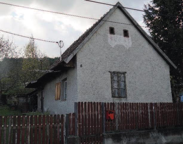 Felújításnál és új építésnél is maradjunk meg a vakolt architektúránál. A kevesebb több! A dísztelen, de jó arányokkal, jó minőségben épült ház szép!