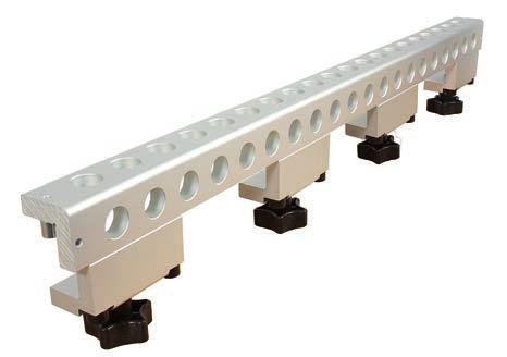 Befogatás maximális vastagsága 36 mm. Extrudált alumíniumból készült. A szorítók műanyag felfekvő felülettel rendelkeznek az anyag megkaparása megakadályozására.