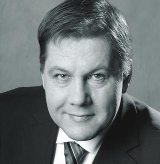 1989- től saját vállalkozását vezette, amely személyi számítógépeket és számítógépes hálózatokat forgalmazott. 1992-től tanácsadóként vezető pozícióban dolgozott az Arthur D.