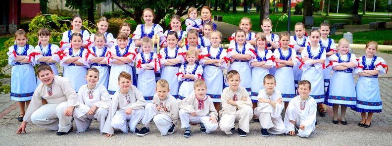 Kiváló a csoport együttműködése az érsekújvári Zlatý levíkkel és a Matičiarikkal. Helička Gyermekfolklórcsoport - Naszvad A gyerekek szabadidejét népművészettel tölti ki.