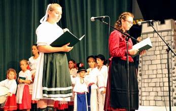 ÉRSEKÚJVÁRI FOLKLÓRISTÁK Őrizzük meg HAGYOMANYAINKAT megyénkben Novozámocký Zlatý Levík Gyermekfolklórcsoport - Érsekújvár 2001-ben és 2014-ben Polgármester díjjal