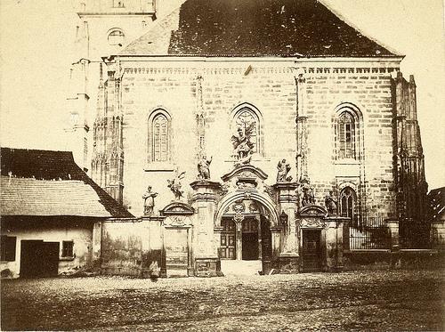 Magyar fotóművészet úttörői Az 1800-as évek közepén színes fénykép még nem létezett, a feketefehér képeket utólag színezték fotótechnikai műhelyekben.