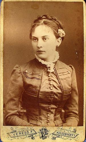 Magyar fotóművészet úttörői Veress Ferenc 1889. április 14- én megoldotta a színek rögzítését is.
