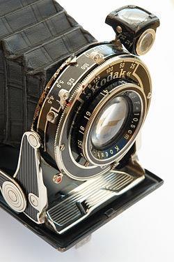 Eastman Kodak A vállalkozásnak a Kodak nevet Eastman adta, melyet így magyarázott: Mindig is tetszett a K betű. Erős és kifejező.