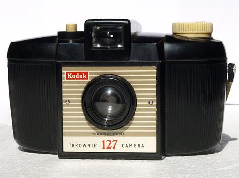 Kodak Brownie 127 1952-től A Brownie 127 az Egyesült Királyságban egy rendkívül népszerű volt. Műanyag pillanatkép-kereső modell, amelyet a Kodak Kft.