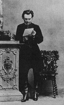 André Disdéri A dagerrotípia helyett (amelyről másolat nem készülhetett), a nedves eljárást használta felvételei elkészítéséhez (nedves eljárás 1851-től létezett csupán).