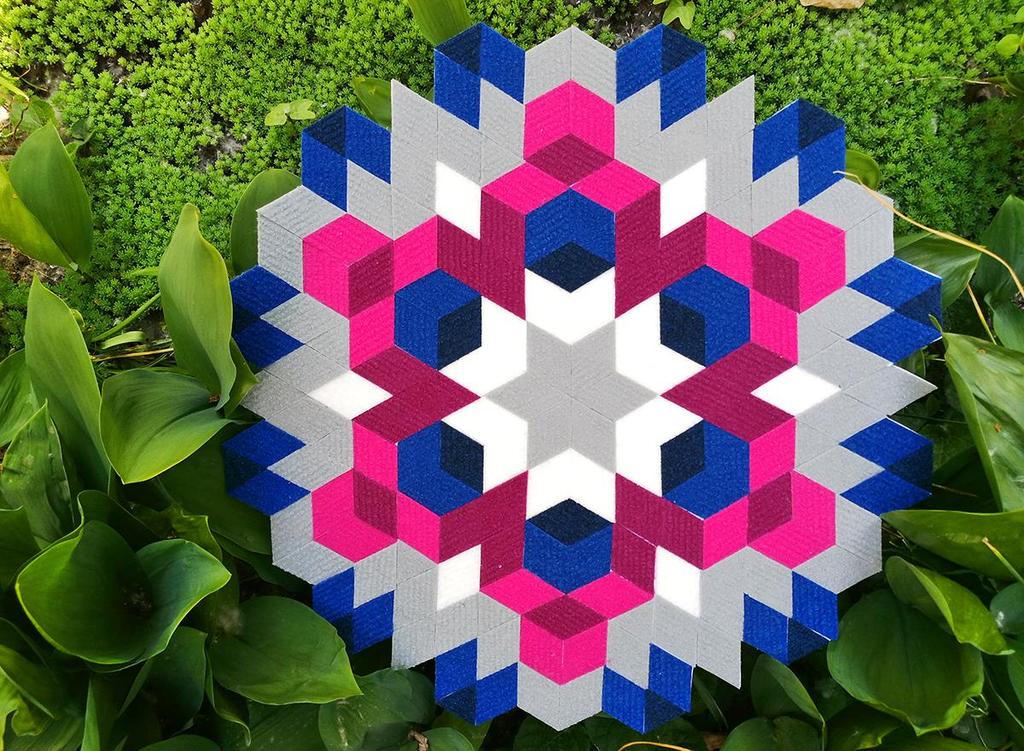 CaraWonga TEXTILMANDALA MOZAIK KÉSZÍTŐ ÉLMÉNYMŰHELY Gál Katalinnal textilművésszel Mérünk, kombinálunk, toldozunk, foltozunk, kifordítjuk,
