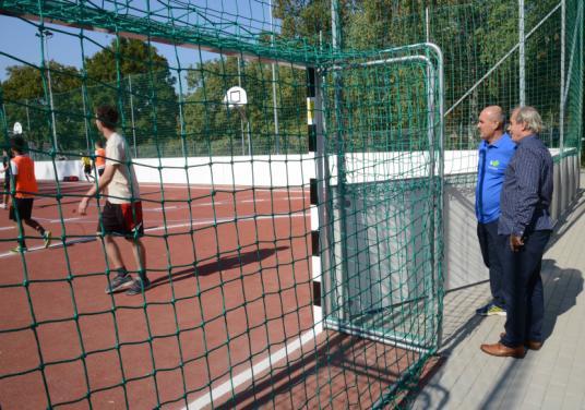 Átadás Új és felújított sportlétesítmények átadása a Kaposvári Egyetemen Dr. Neszményi Zsolt kormánymegbízott 2018. szeptember 20-án a délelőtti órákban látogatást tett a Kaposvári Egyetemen.