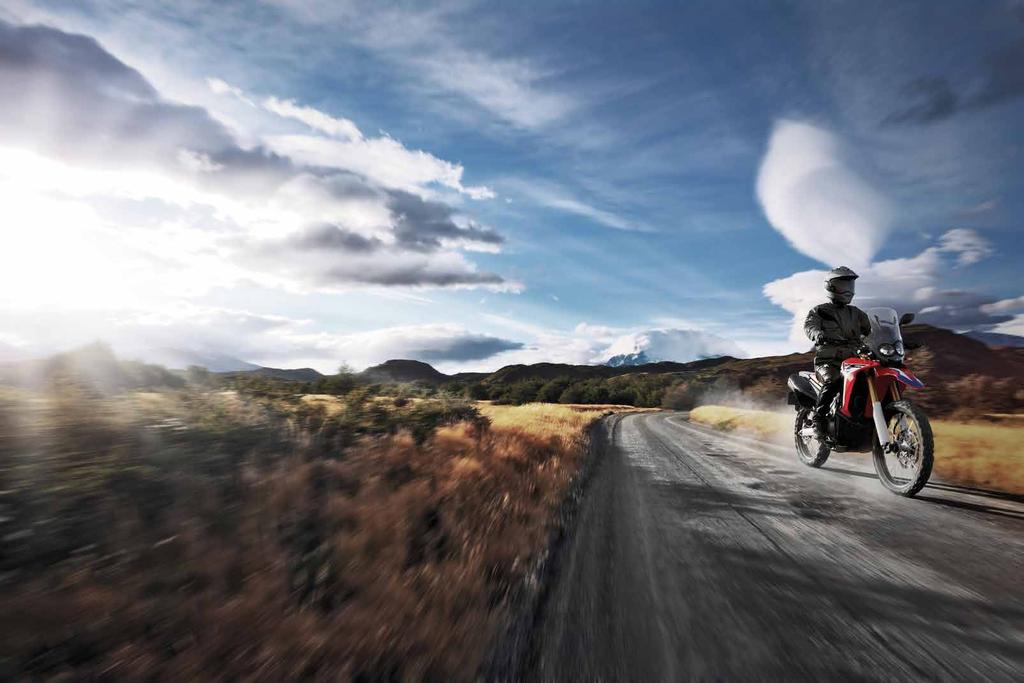 20 21 CRF250 RALLY KALAND MINDENHOL Hosszú rugóútjaival, hatékony, blokkolásgátlós fékrendszerével, kiváló időjárás-védelmével és nagy hatótávolságával