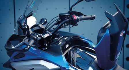 16 17 NC750X ERŐ, AMI MEGKÜLÖNBÖZTET A Honda NC750X a mindennapos és a terepes használatóság közötti tökéletes egyensúly ékes példája.