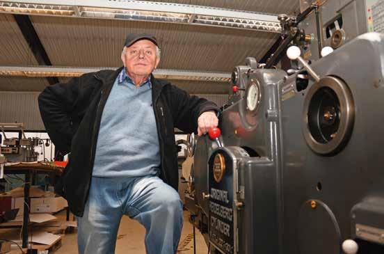 Pokorny Vilmos a hagyományos technológia kapitánya, míg fia Zoltán a digitális technológiában ad jó vezetést a társaság alkalmazottainak.