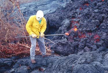 Magma: hőmérséklet függ a kémiai összetételtől mafikus magma hőmérséklete és olvadási hőmérséklete nagyobb, mint a felzikus magmáké kristályosodási hőmérséklet egyensúlyi ásványfázisok kémiai