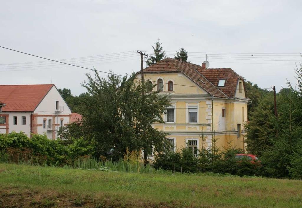 Ide tartoznak a volt termelőszövetkezeti majorok területe, a szarvasmarhatelep, ipari üzemterület az északi bekötőút mellett és a volt határőr-laktanya területe a Bajánsenye felé vezető út mellett.