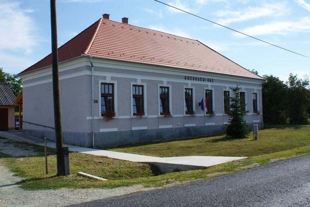 (közösségi ház, református templom, volt vegyesbolt stb.) Ez a településrész hasonló telepítési és építészeti elemeket tartalmaz, mint az előző.