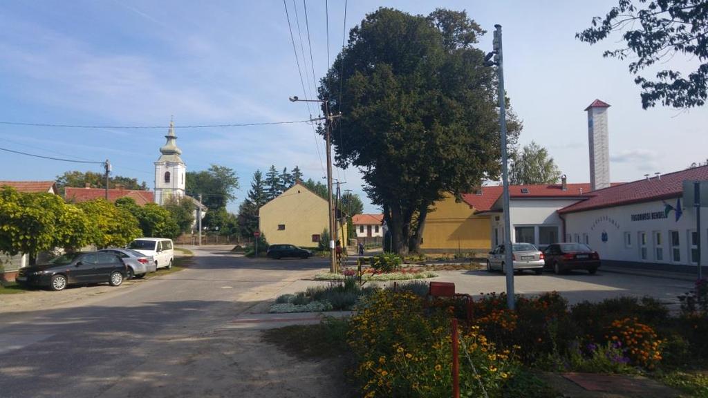 A vasútvonaltól D-re található részen fedezhetünk fel mértani szabályosságot az utcanyitásban (az Ady és József Attila utcák esetében).