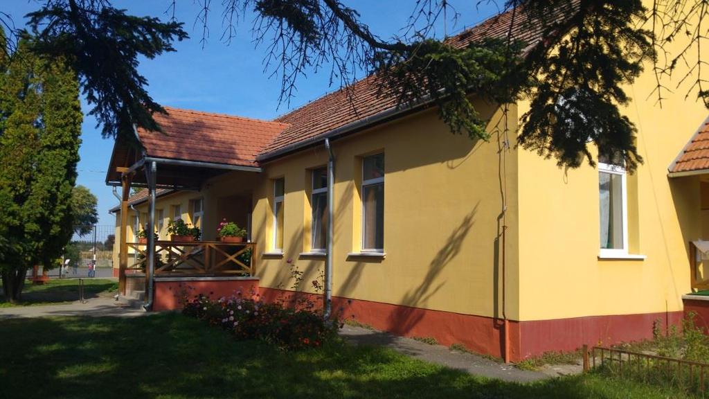 A meglévő épület átalakításával jó tömegarányú, a