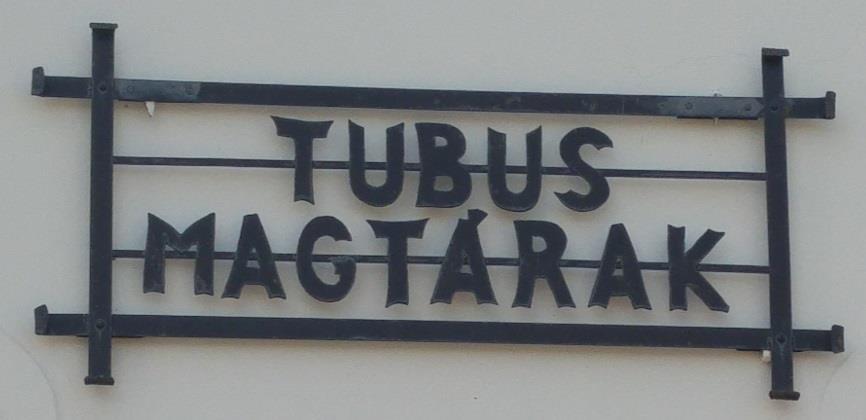 illeszkedő természetes anyagokat és formákat