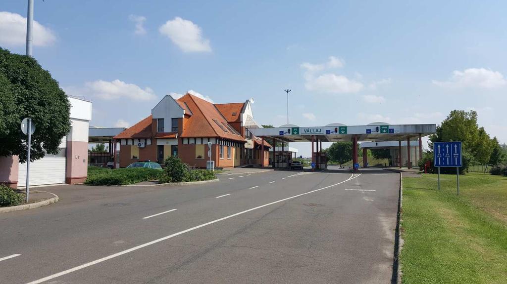 környékén oromzat. Keresztbe beforduló épületszárnyat csak kellően széles telek esetén érdemes alkalmazni, úgy, hogy ne vágja ketté a kertet első és hátsó kertre.