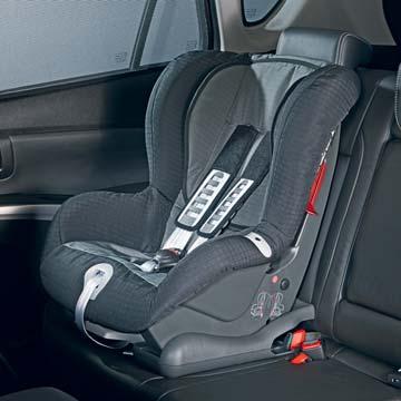 18 19 20 18 GYEREKÜLÉS Kidfix Biztonságossá teszi gyermeke számára az utazást: a Kidfix 2-es és 3-as csoportú Kidfix gyerekülés 15-36 kg-os súlyhoz készült.
