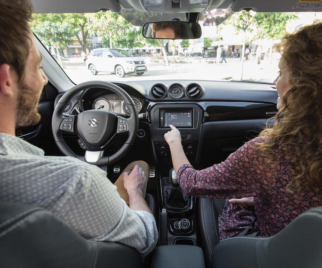 Audio és navigáció A Vitara beépített rendszerei jelenleg az utakon elérhető legkifinomultabb verziók. A beépített műholdas navigáció segítségével könnyen célba érsz.