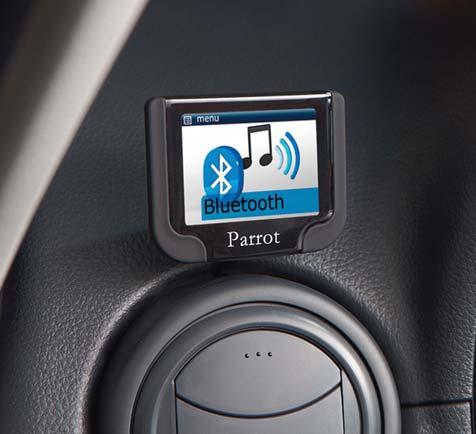 Audio és navigáció 17 18 17 Bluetooth 16 rendszer, Parrot MKi9000 telefon kihangosító Kéz használata nélküli telefonos szolgáltatást nyújtó szett, ami kompatibilis valamennyi zene lejátszó forrással.