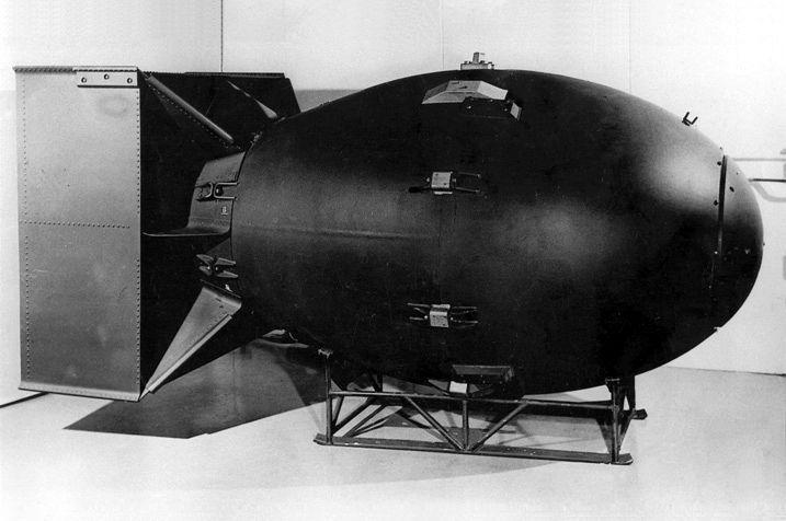 ...de véget is vethet neki Atombomba1 Üvegházhatást okozó gázok Antibiotikumoknak ellenálló baktériumok2 1: A Fat Man atombomba pontos másolata 2: Gyógyszer-rezisztens TBC baktériumok