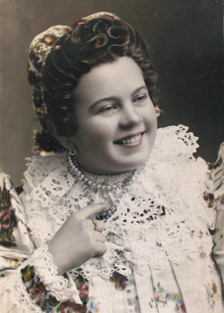 PhD értekezés tézisei A KISKŐRÖSI VISELET AZ ÖLTÖZKÖDÉS VÁLTOZÁSÁNAK VIZSGÁLATA (19 20.