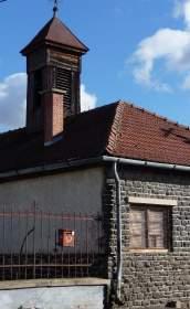 Építészeti útmutató 50 RÉSZLETEK god is in the details RÉSZLETEK A híres német építész Ludwig Mies van der Rohe által gyakran idézett közmondás magyarul annyit tesz: A Jóisten a részletekben rejlik.