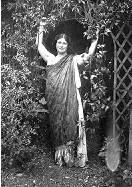 Az amerikai szabadtánc újító egyénisége volt Isadora Duncan. Előzetes ismeretei és a forrás alapján tegye igazzá a következő mondatokat! Isadora Duncan... hajjal, bő... táncolt. Szívesen táncolt a.