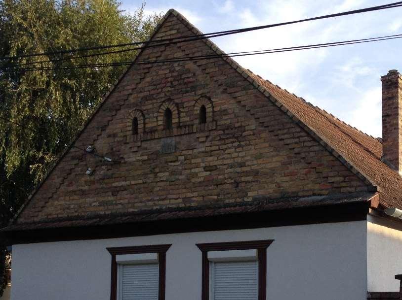 kölcsönöznek az épületnek.