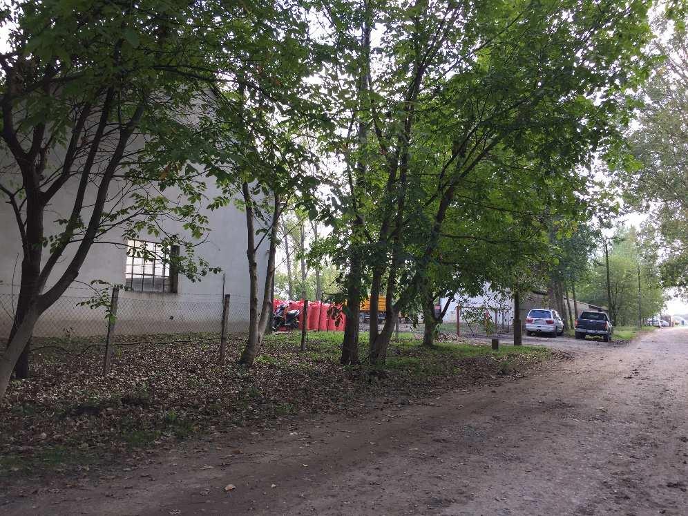 GAZDASÁGI TERÜLETEK Bezin működő gazdasági terület az M85-ös gyorsforgalmi út irányából Pihenőpuszta és Bezi