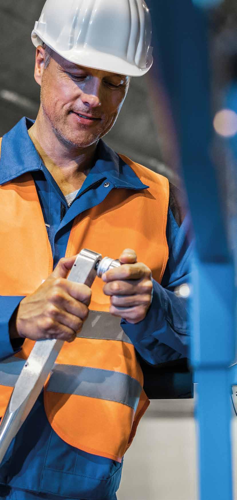 026 027 Minden csavarozási munkához alkalmas Ez a 35 részes 1/4 szett minden általános gépi és kézi csavarozásra alkalmas.