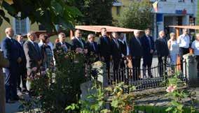üzenetének mélyebb értelmezésén túl nevethetett a szórakoztató előadáson. A darabot Kiss László színész-rendező rendezte.