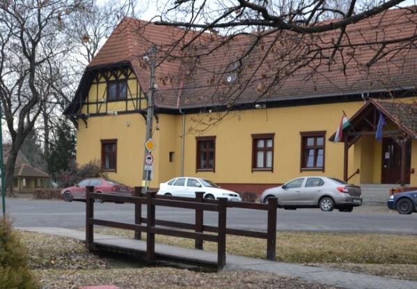 2. 883/3 Rákóczi Ferenc utca 28. Zichy kúria FUNKCIÓ ÉPÍTÉS IDEJE MŰSZAKI ÁLLAPOT BEÉPÍTÉSI MÓD SZINTSZÁM TETŐ kulturális intézmény 1820 k.